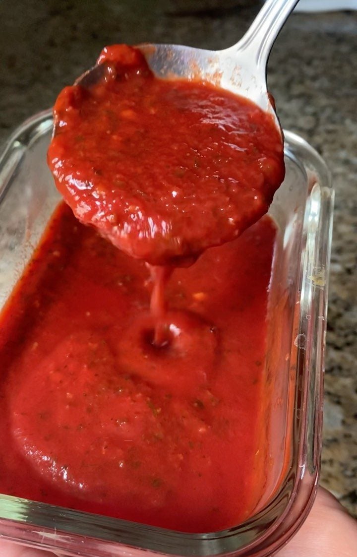 Molho de tomate com orégano