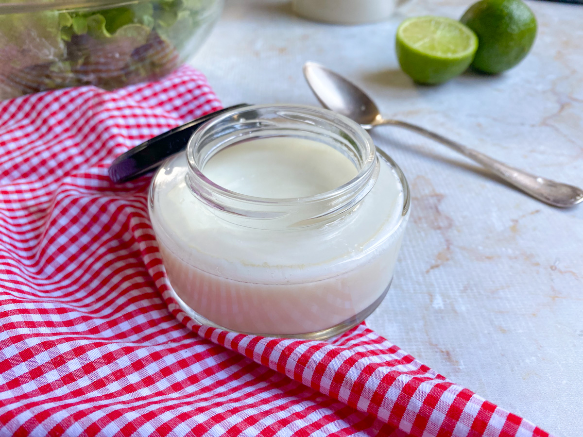Molho para salada com iogurte natural e mel