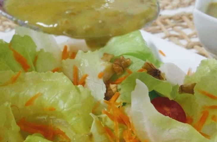 Molho para salada de mostarda e alcaparras