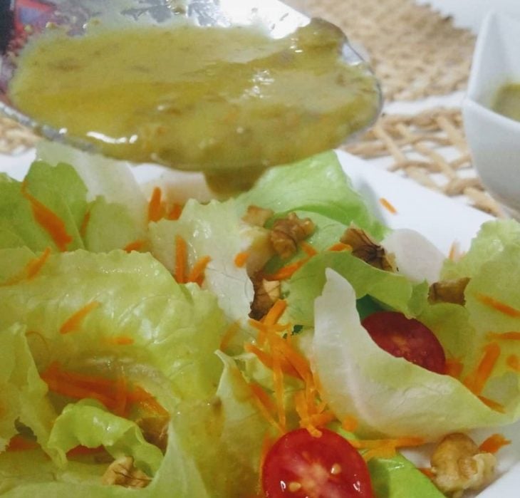 Molho para salada de mostarda e alcaparras