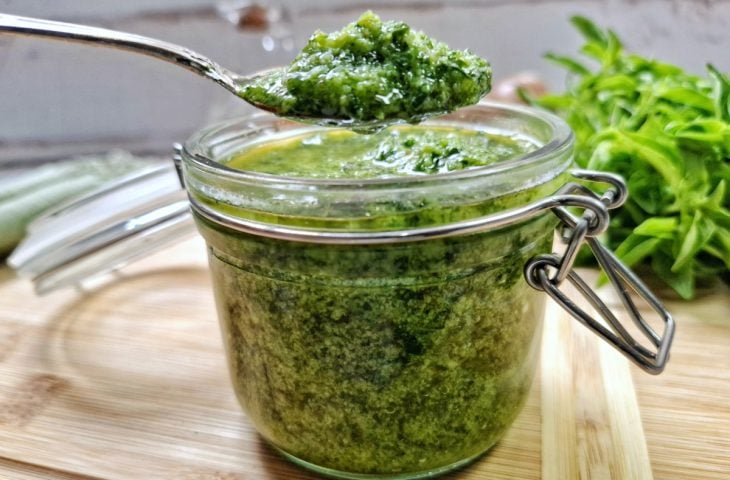 Molho pesto fácil e rápido