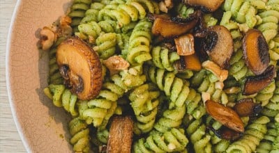 Molho pesto vegano de coentro