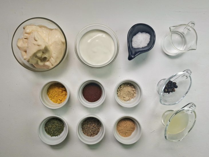Ingredientes para a receita de molho ranch do outback.