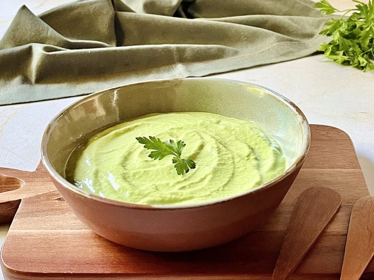 Molho verde fácil e rápido pronto para consumo.
