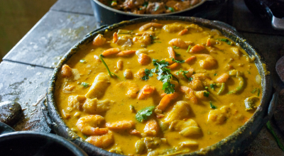 Moqueca baiana de peixe com camarão