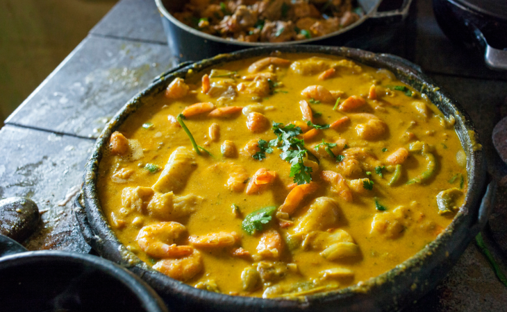 Moqueca baiana de peixe com camarão