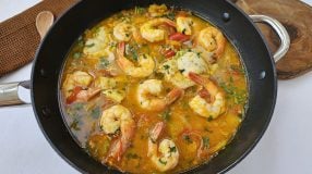 Moqueca de peixe com camarão
