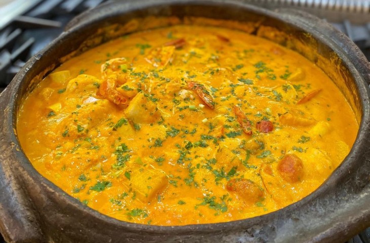 Moqueca de tambaqui e camarão