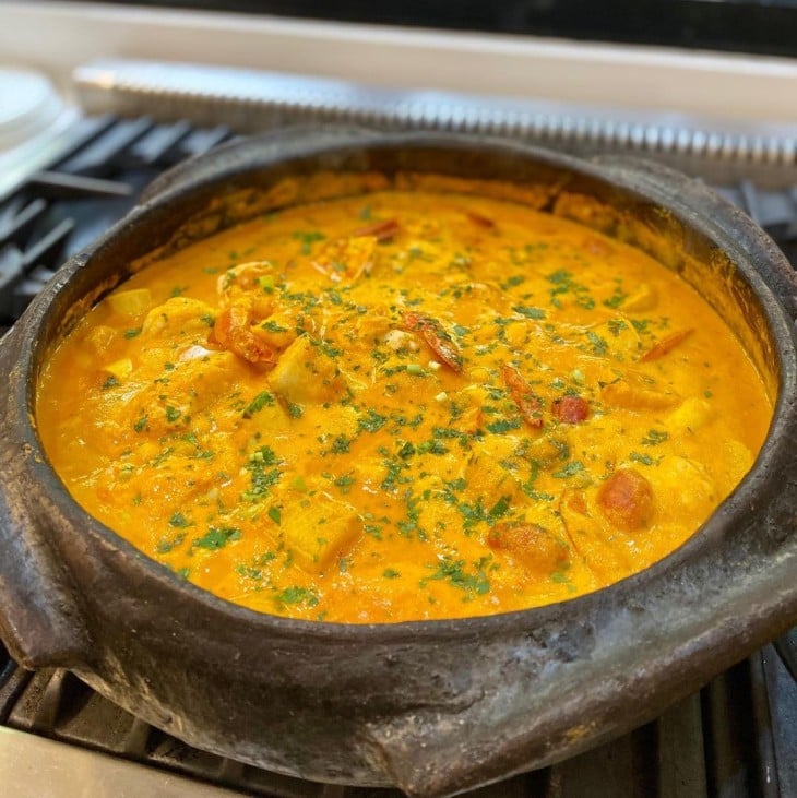 Moqueca de tambaqui e camarão