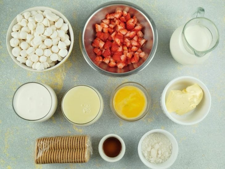 Ingredientes reunidos na bancada.