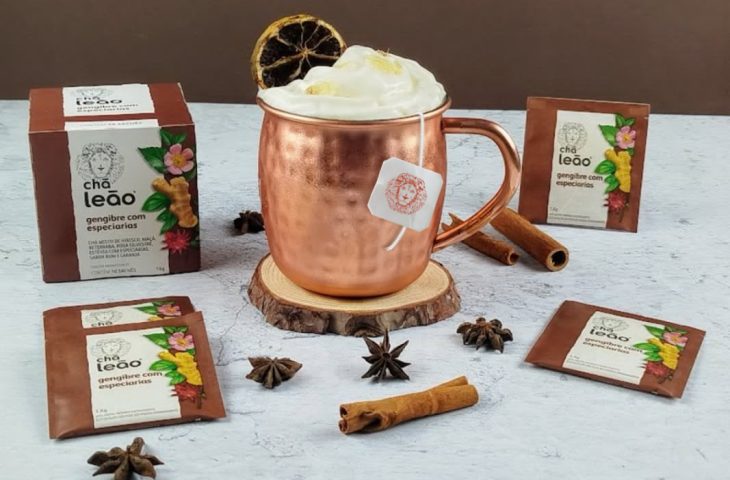 Moscow Mule com chá de gengibre e especiarias