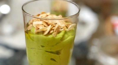 Mousse de abacate proteico
