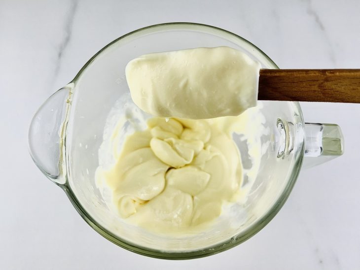 Espátula mostrando o ponto da mousse.