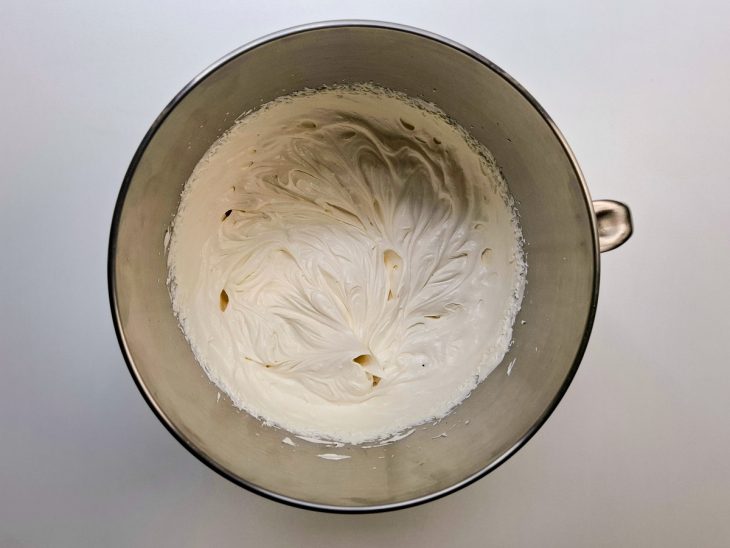 Chantilly em ponto cremoso.
