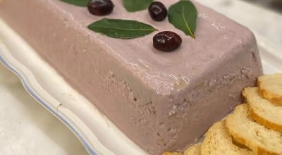 Mousse de azeitona com manjericão