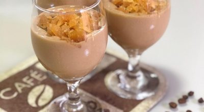 Mousse de café com crocante de caramelo