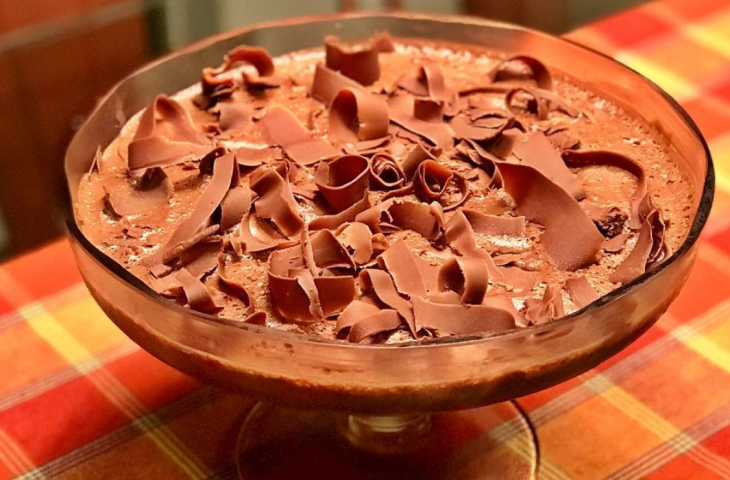 Mousse de chocolate com avelãs