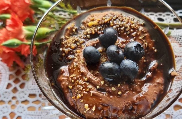 Mousse de chocolate com blueberries