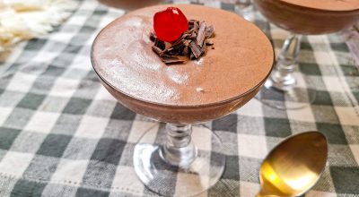 Mousse de chocolate com cereja