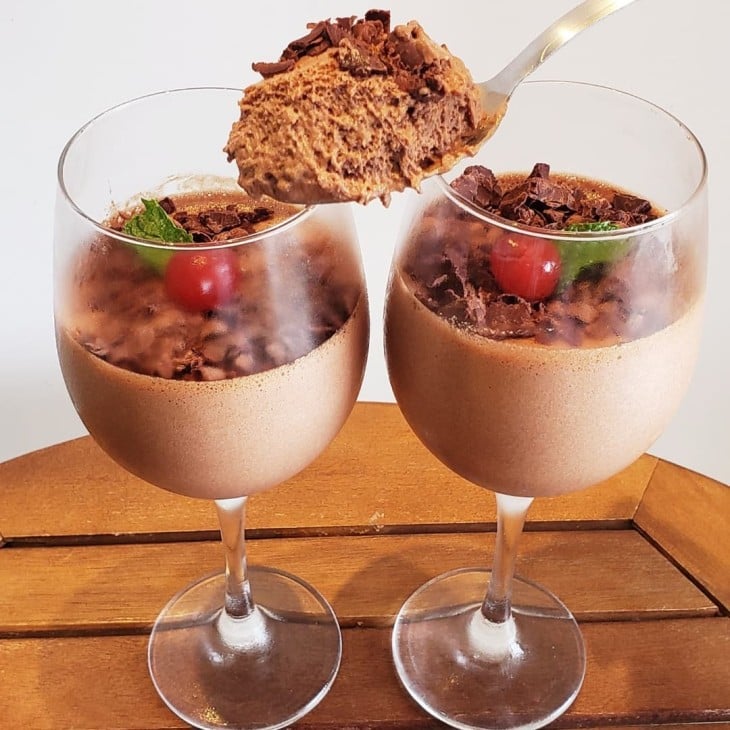 Mousse de chocolate com cereja