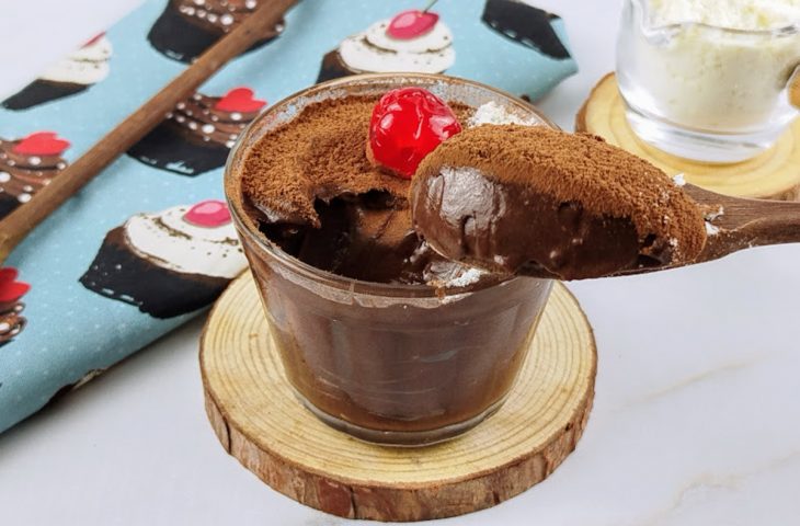 Mousse de chocolate com leite em pó