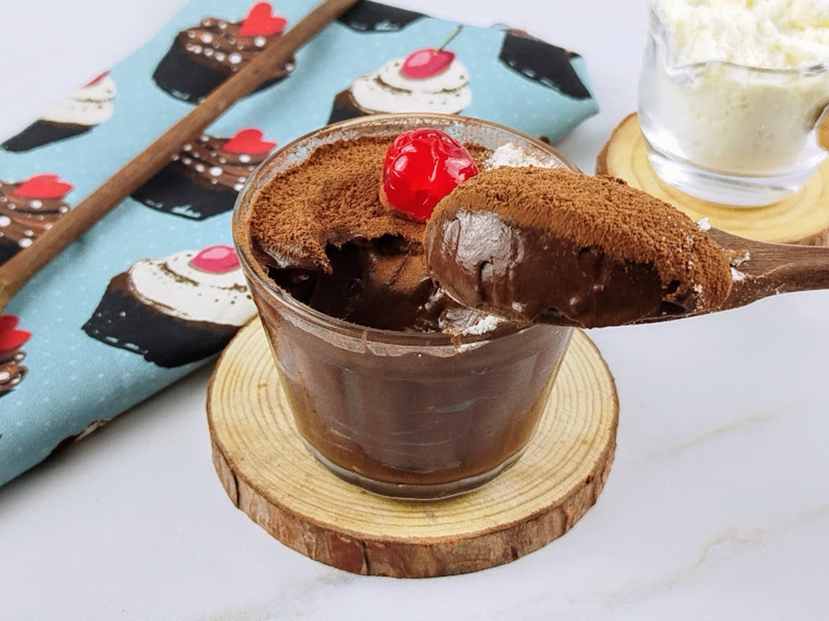 Mousse de chocolate com leite em pó