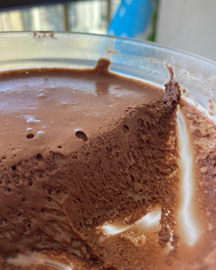 Mousse de chocolate com leite em pó
