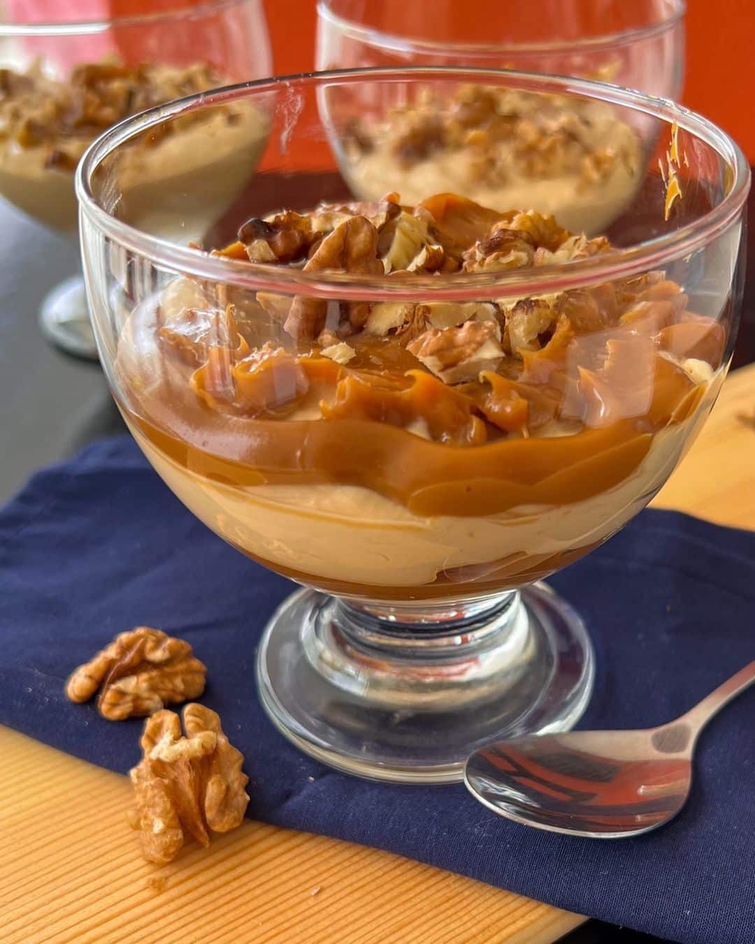 Mousse de doce de leite com nozes