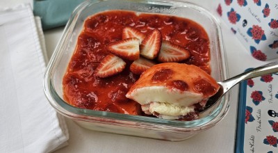 Mousse de leite condensado com morango