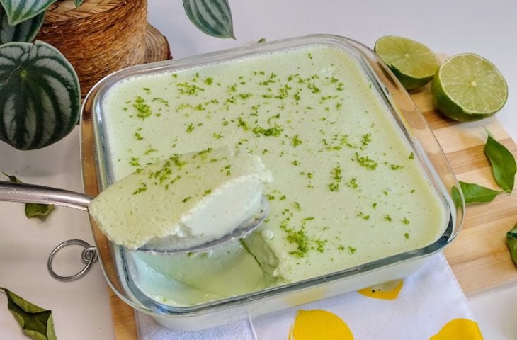 Mousse de limão com gelatina