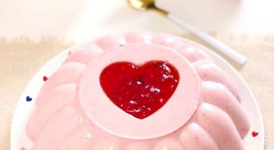 Mousse de morango com calda