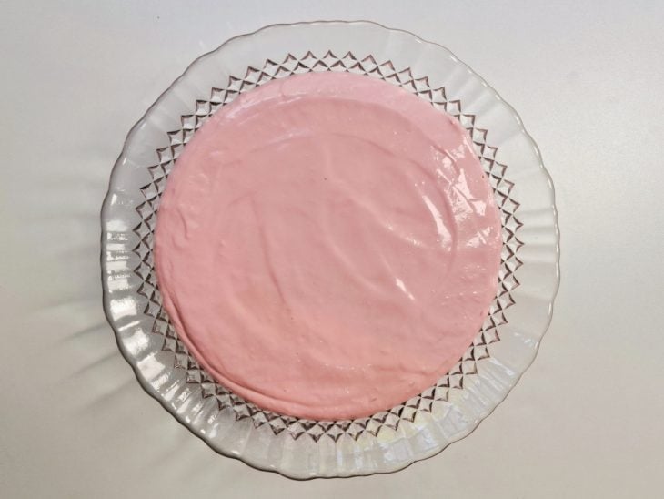 Mousse na travessa antes de ir à geladeira.