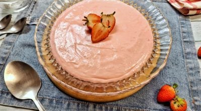 Mousse de morango com leite