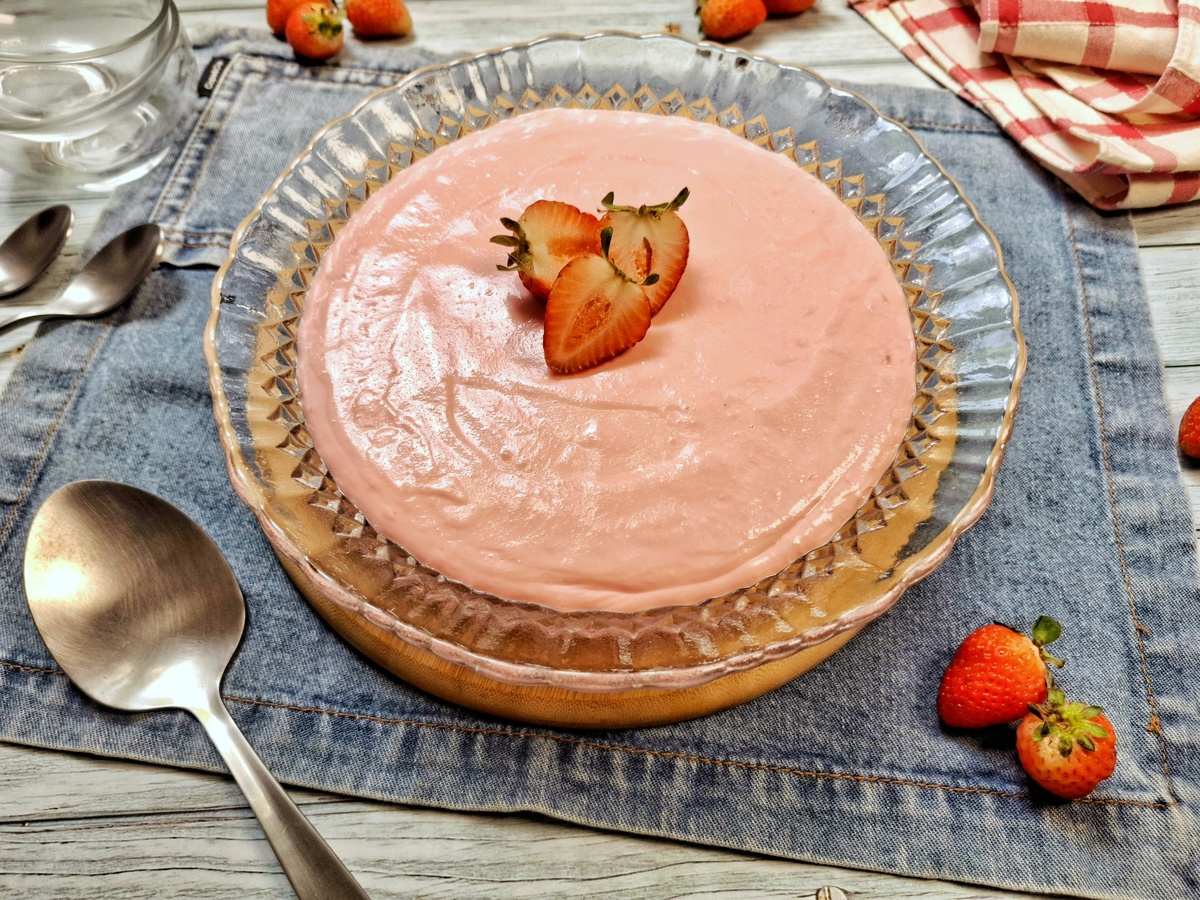 Mousse de morango com leite