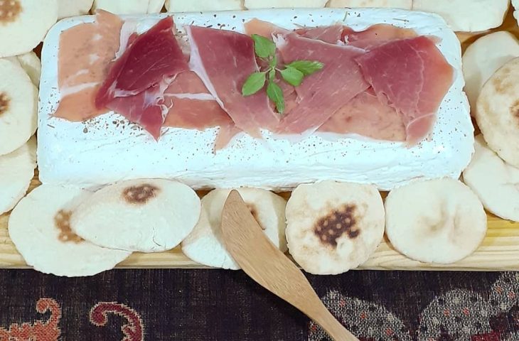 Mousse de queijo com presunto Parma