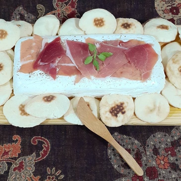 Mousse de queijo com presunto Parma