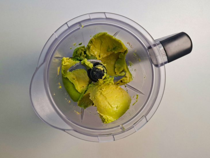 Abacate no liquidificador.