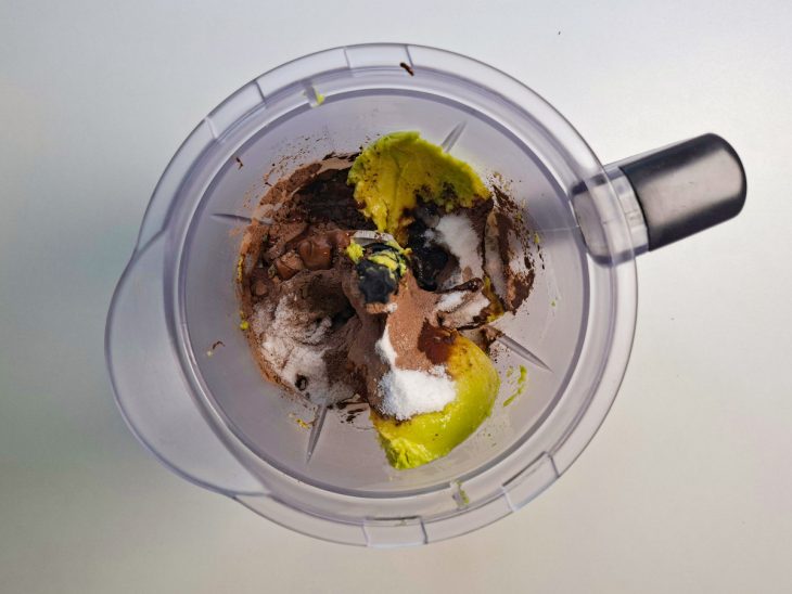 Ingredientes adicionados no liquidificador.