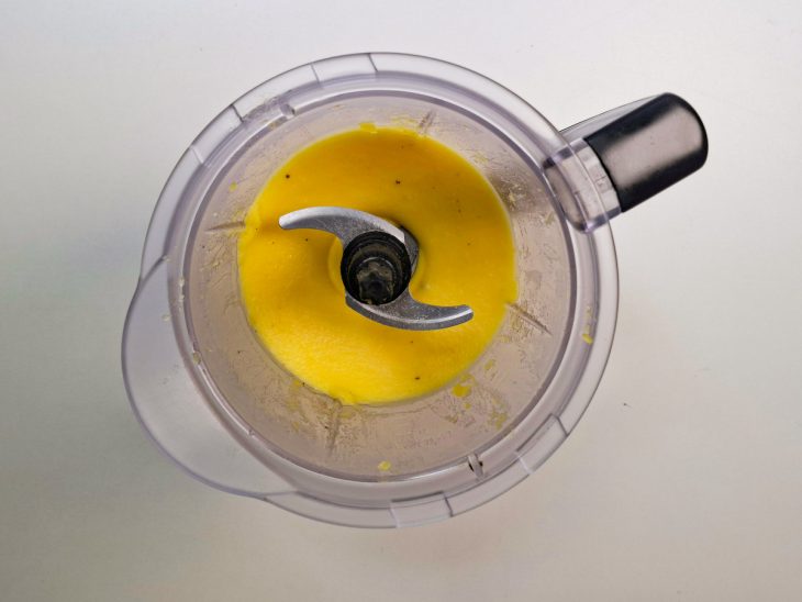 Mandioquinha batida em consistência cremosa.