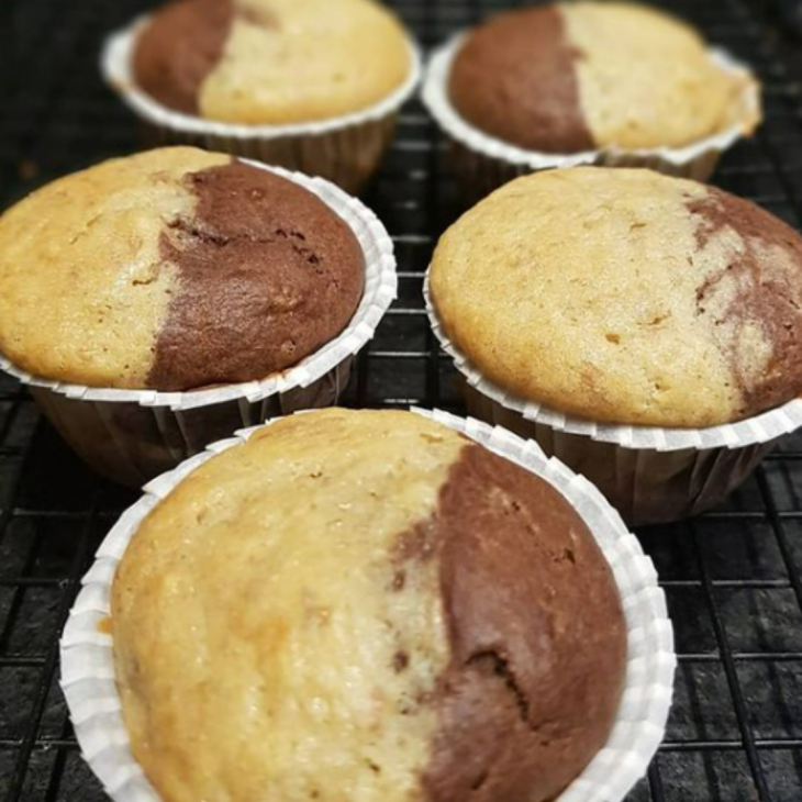 Muffin casadinho de banana e chocolate