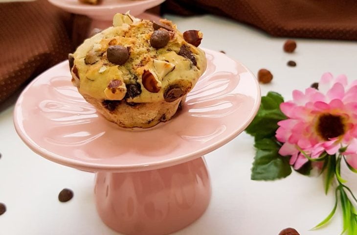 Muffin de avelã com chocolate