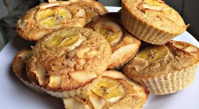 Muffin de banana com iogurte e coco