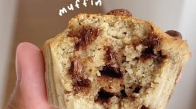Muffin de banana e chocolate