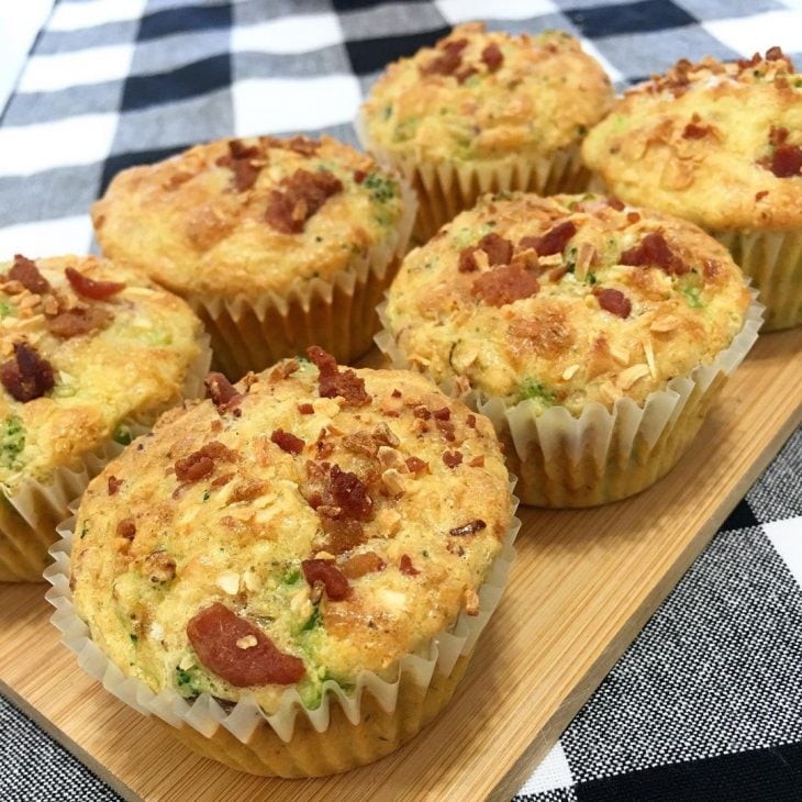 Muffin de brócolis e bacon