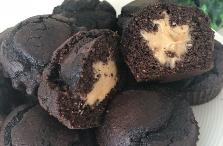 Muffin de chocolate recheado low carb