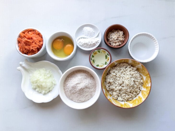 Ingredientes reunidos na bancada.