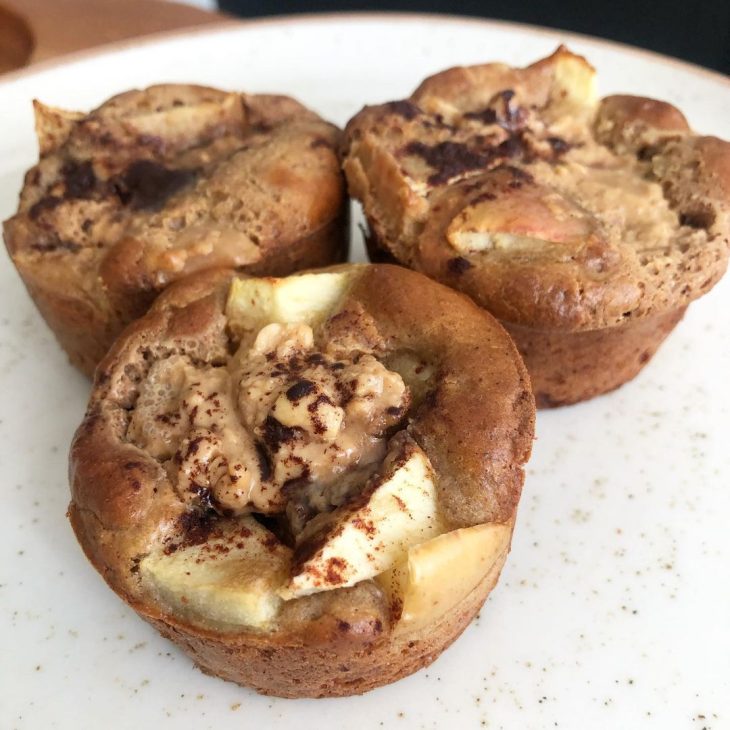 Muffin de maçãs com pasta de amendoim