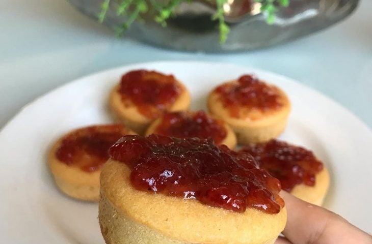 Muffin saudável com geleia de morango