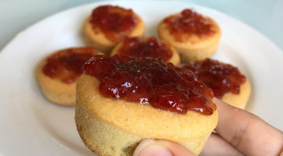 Muffin saudável com geleia de morango