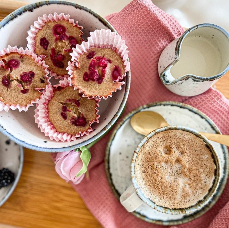 Muffins de banana e framboesa